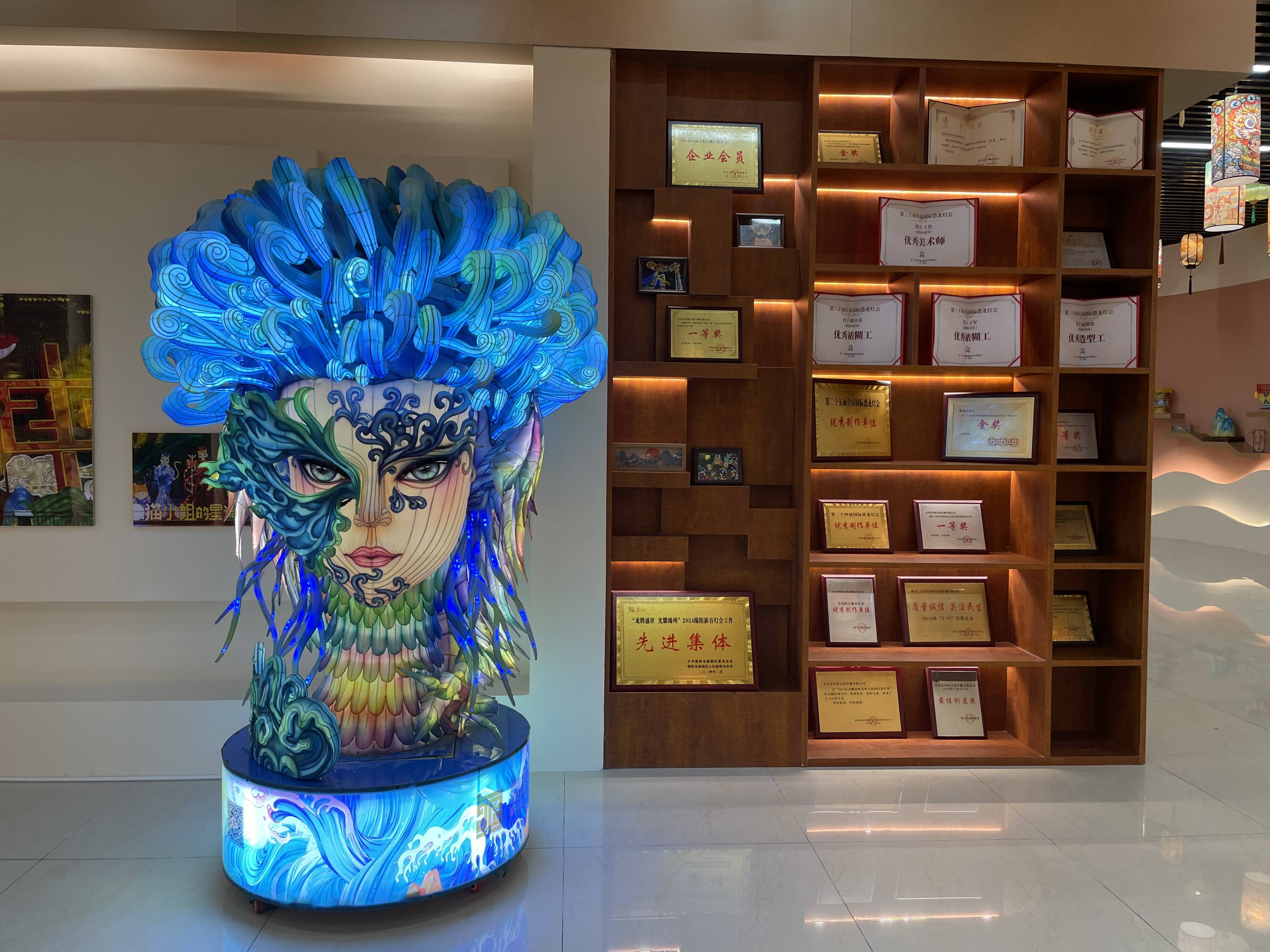 Unveils New Showroom(图1)