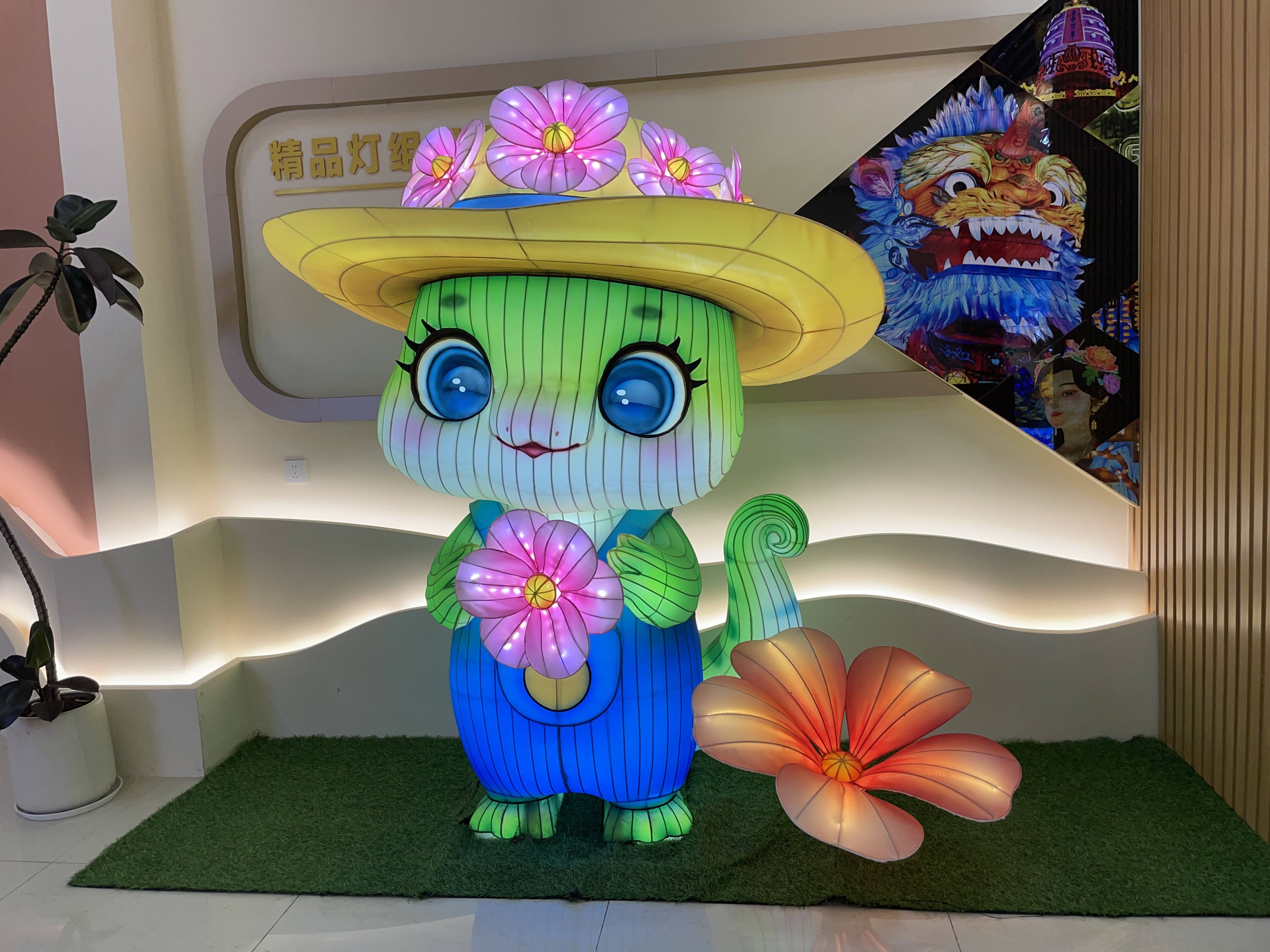 Unveils New Showroom(图3)